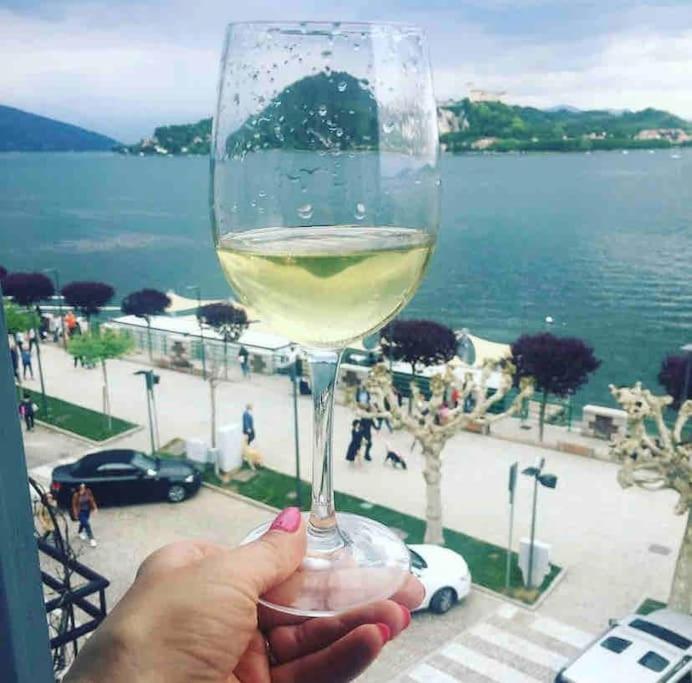 Babalu Con Vista Lago Арона Екстериор снимка