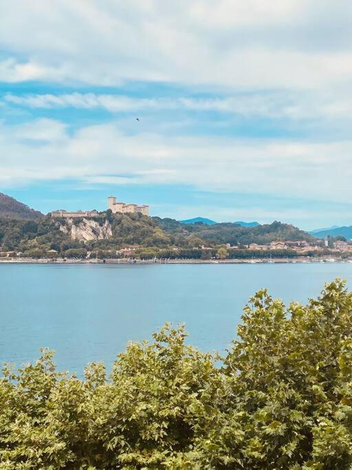 Babalu Con Vista Lago Арона Екстериор снимка