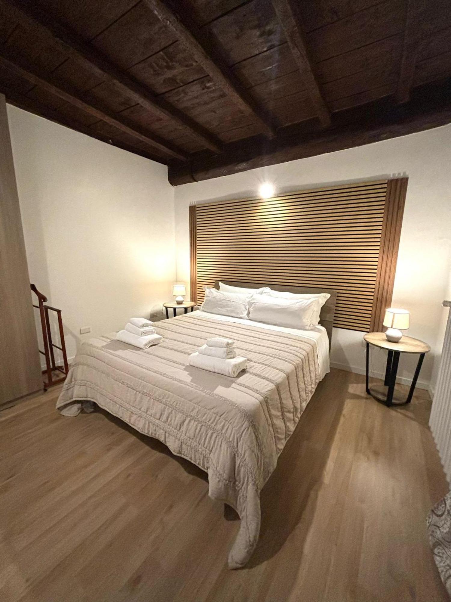 Babalu Con Vista Lago Арона Екстериор снимка