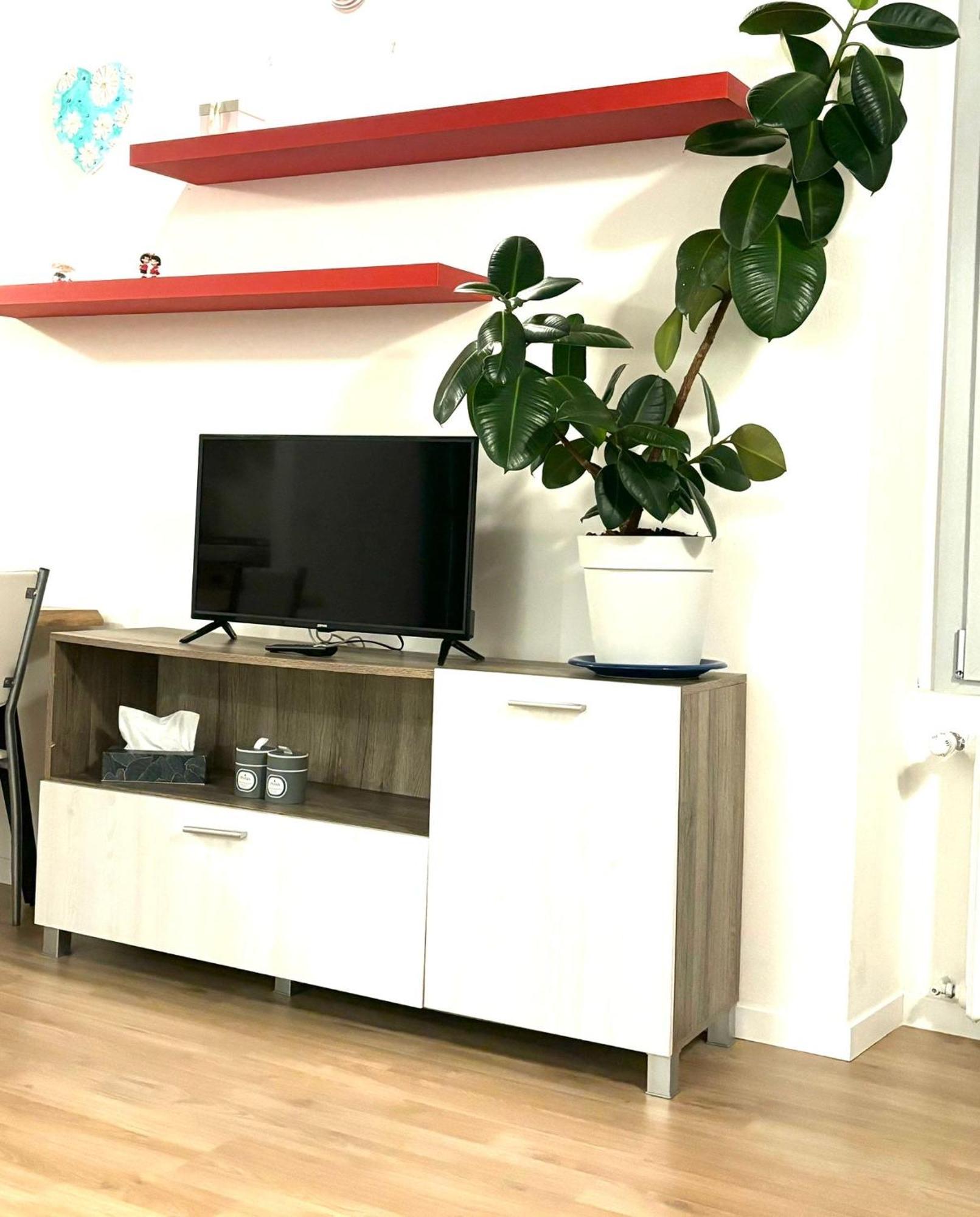 Babalu Con Vista Lago Арона Екстериор снимка