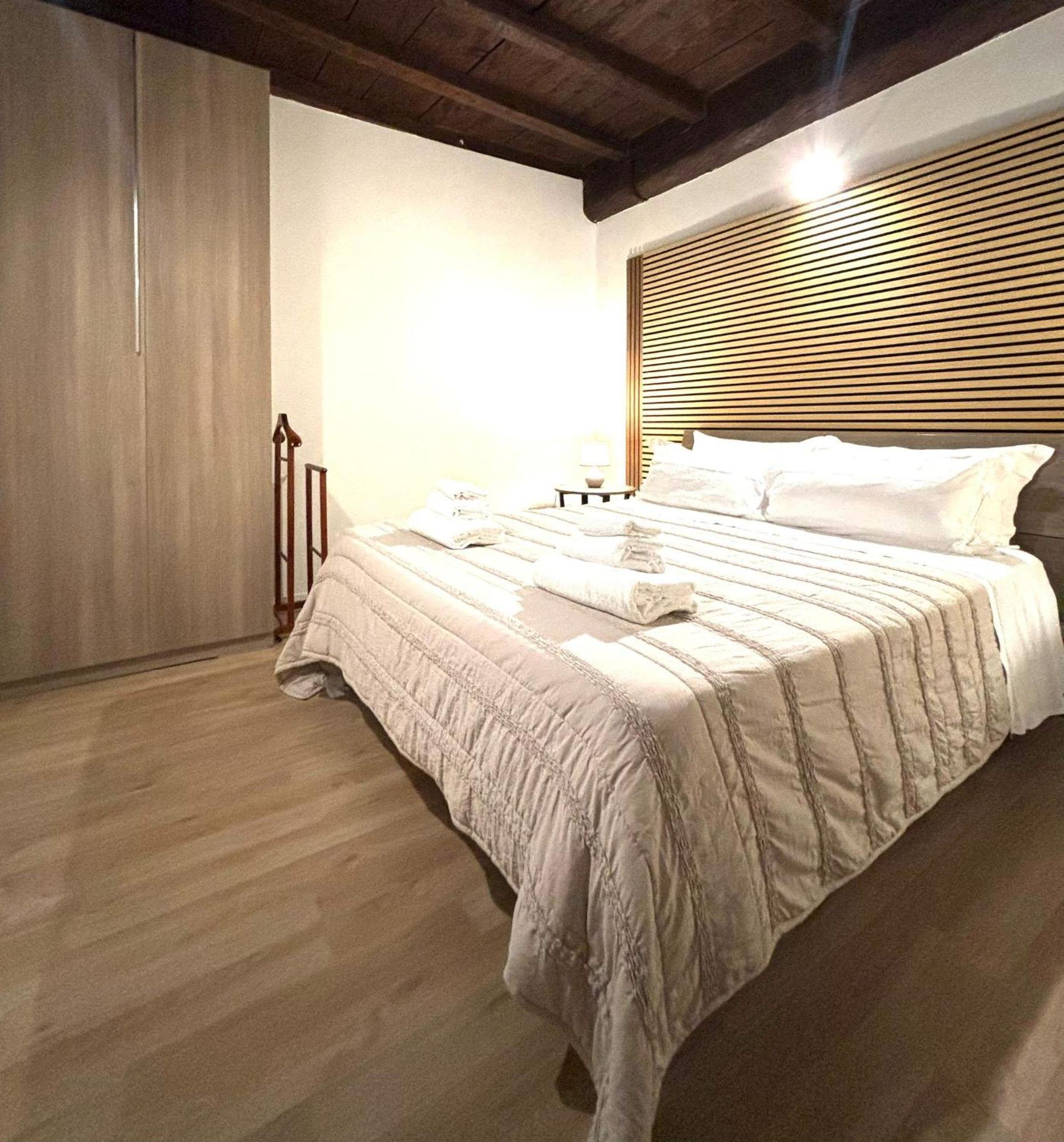 Babalu Con Vista Lago Арона Екстериор снимка